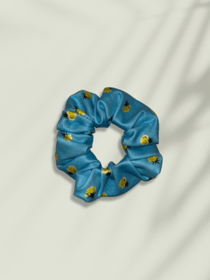 scrunchie-azul-cielo-con-rosas